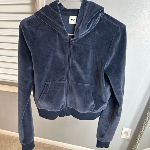 Aritzia TNA Velour Montcalm joggers and velour hoodie - Picture 5 of 11